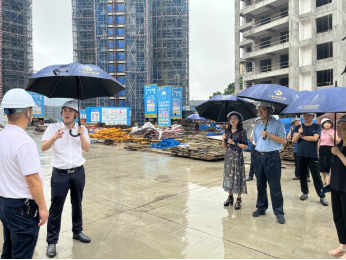 自貢市人大常委會(huì)副主任官勇一行蒞臨“匯東·鹽都印象”項(xiàng)目檢查安全生產(chǎn)法律法規(guī)實(shí)施情況